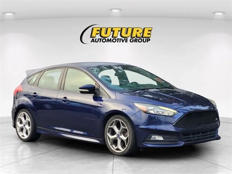 2017 Ford Focus ST photo 1