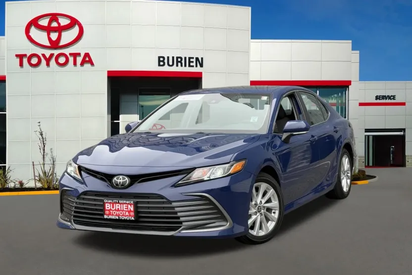 2023 Toyota Camry LE photo 1