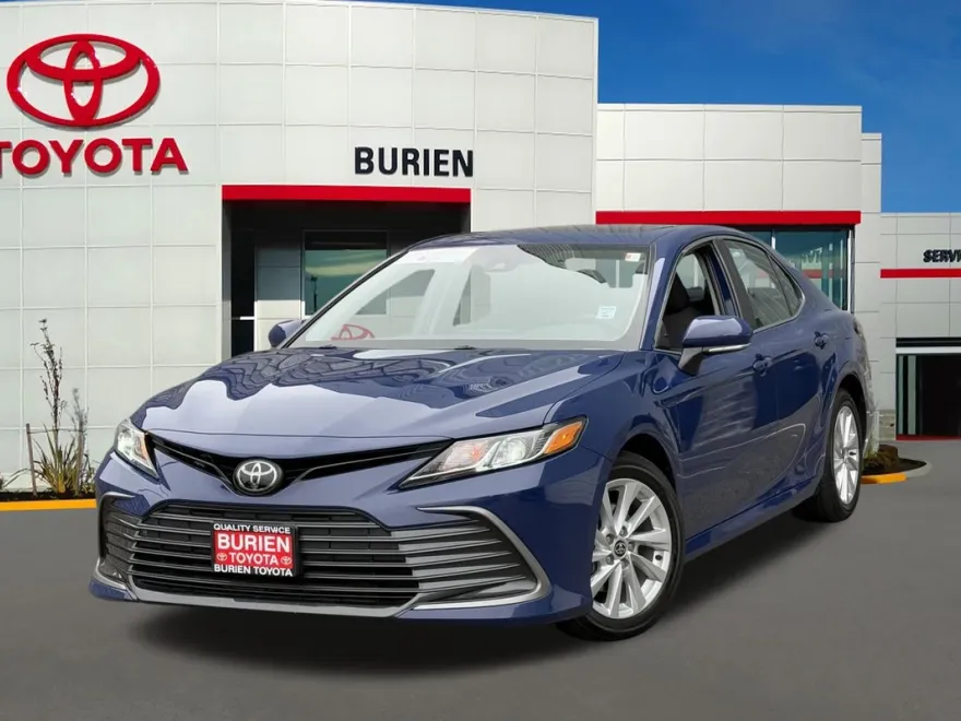 2023 Toyota Camry LE photo 1
