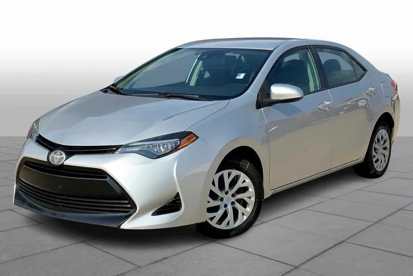 2017 Toyota Corolla LE photo 1