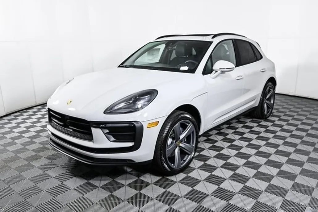 2025 Porsche Macan T photo 1