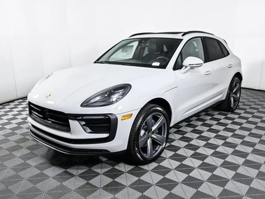 2025 Porsche Macan T photo 1