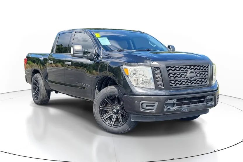 2018 Nissan Titan SV photo 1