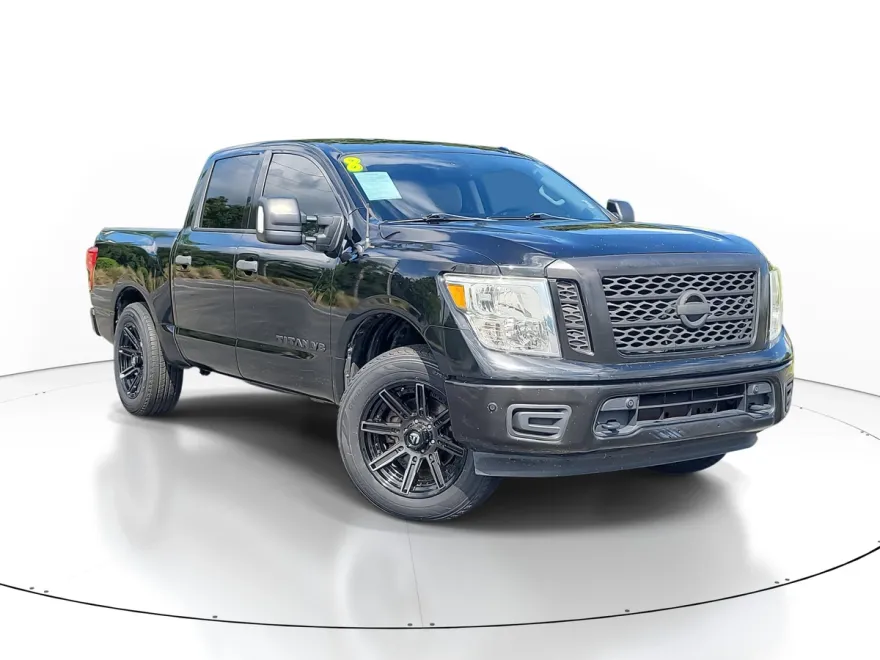 2018 Nissan Titan SV photo 1