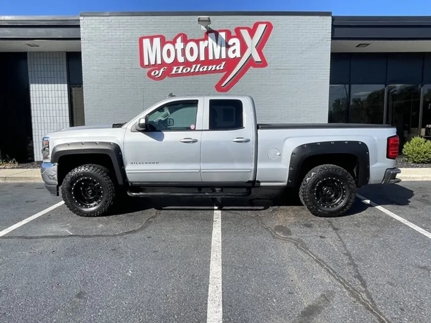 2018 Chevrolet Silverado 1500 LT photo 1