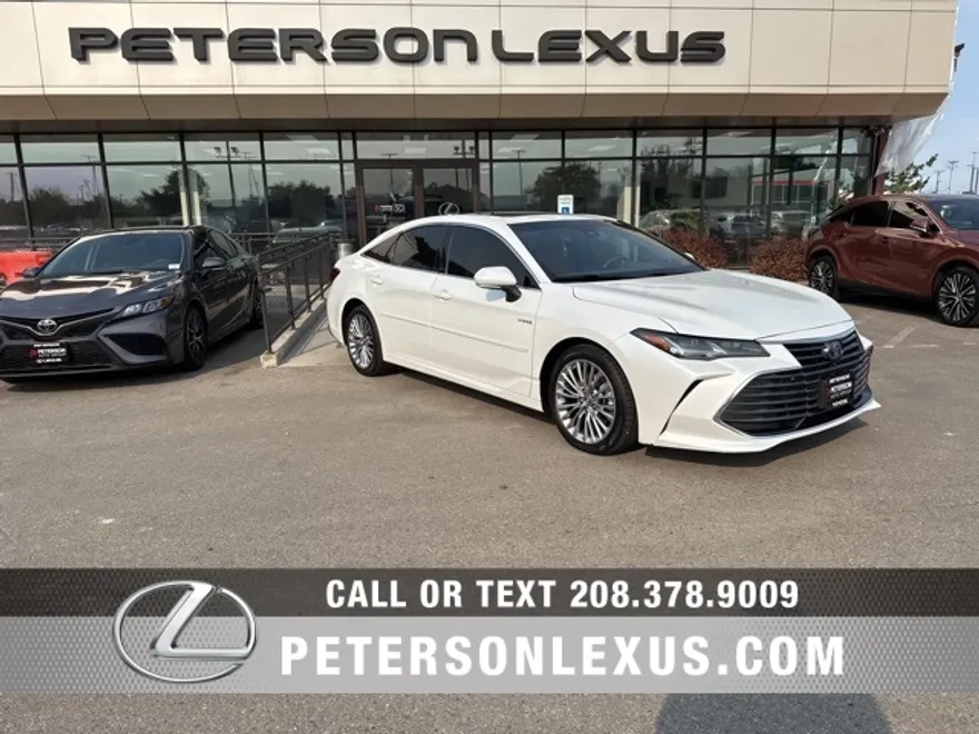 2019 Toyota Avalon Hybrid Limited photo 1