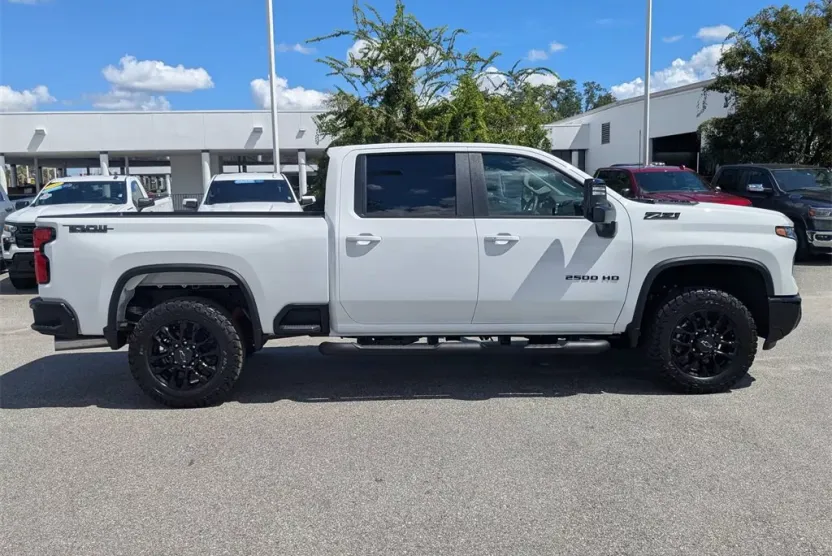 2025 Chevrolet Silverado 2500HD LT photo 1