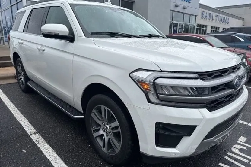 2022 Ford Expedition XLT photo 1