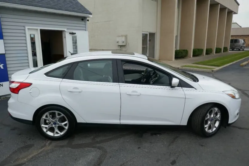 2012 Ford Focus SEL photo 1