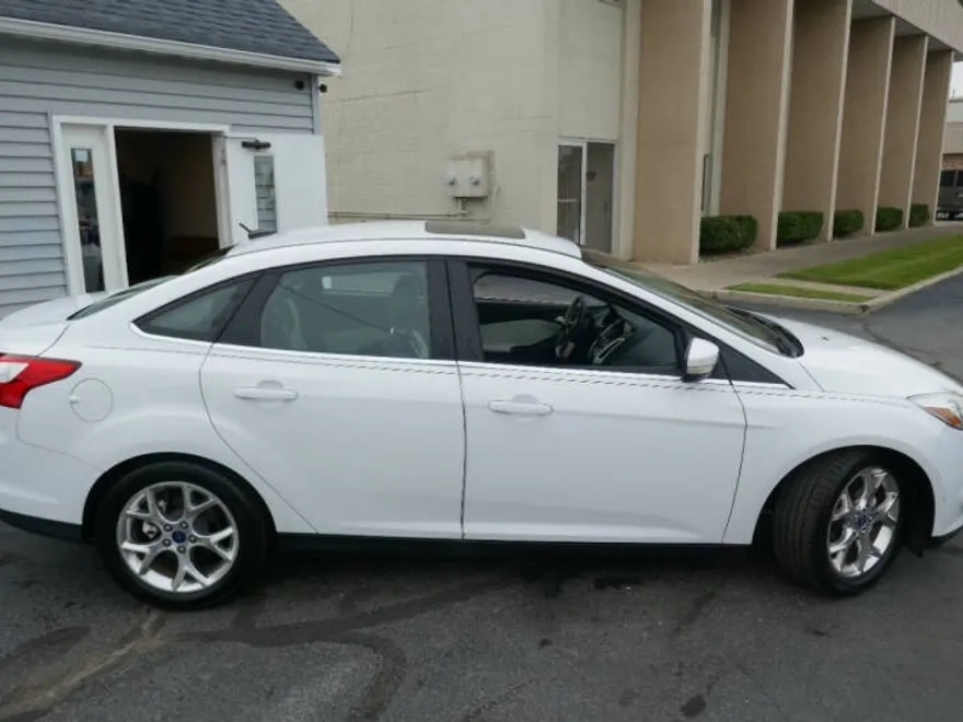 2012 Ford Focus SEL photo 1