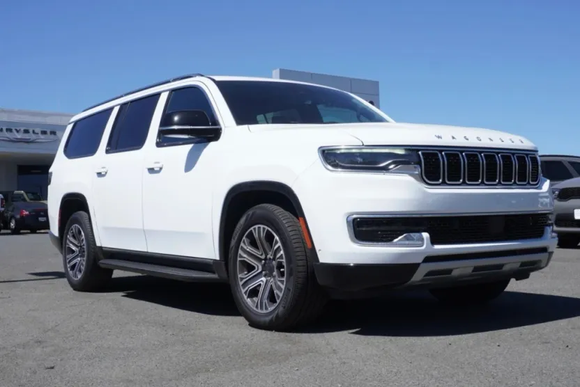 2023 Jeep Wagoneer L Series II photo 1