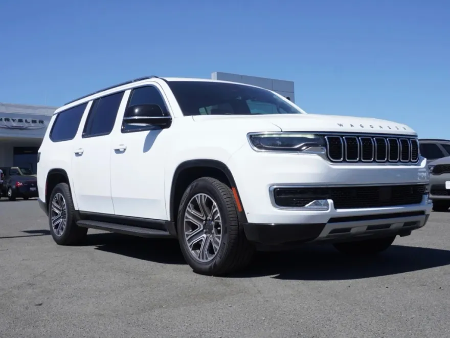 2023 Jeep Wagoneer L Series II photo 1