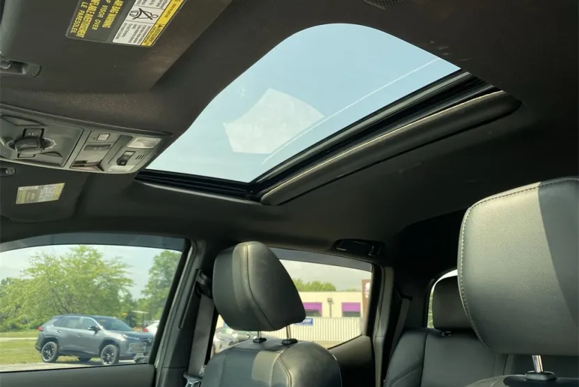2023 Toyota Tacoma TRD Off-Road photo 1