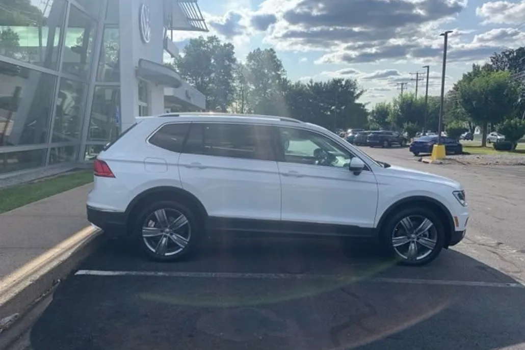 2021 Volkswagen Tiguan SEL photo 1