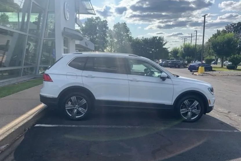 2021 Volkswagen Tiguan SEL photo 1