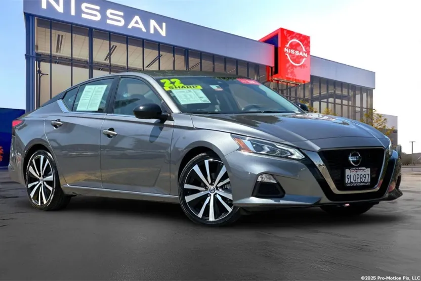 2022 Nissan Altima 2.5 SR photo 1
