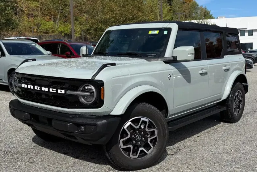 2022 Ford Bronco Outer Banks photo 1