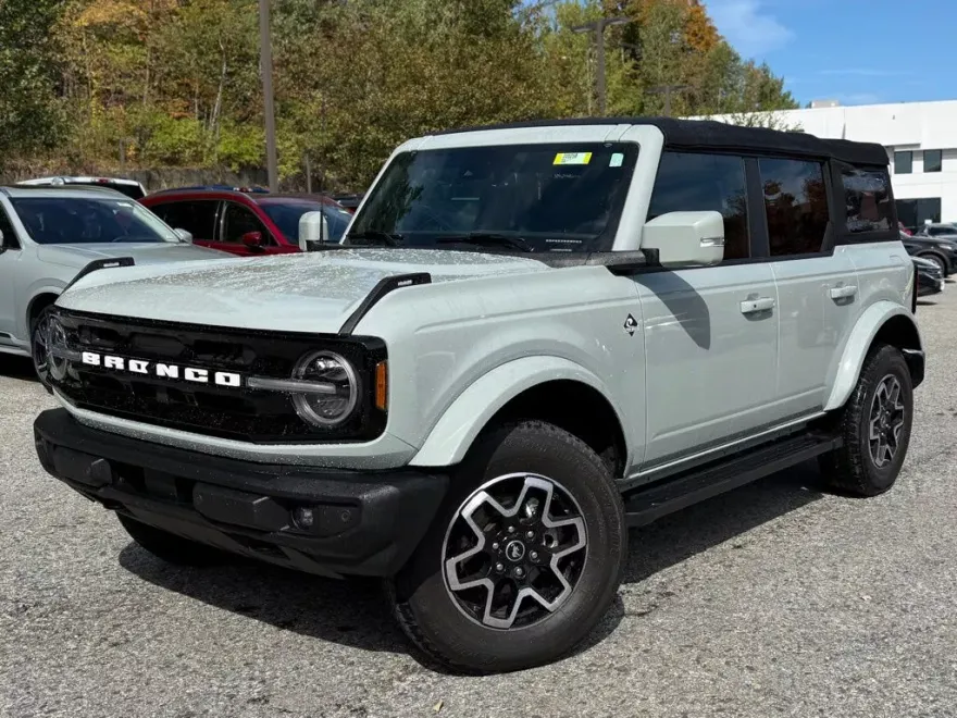2022 Ford Bronco Outer Banks photo 1