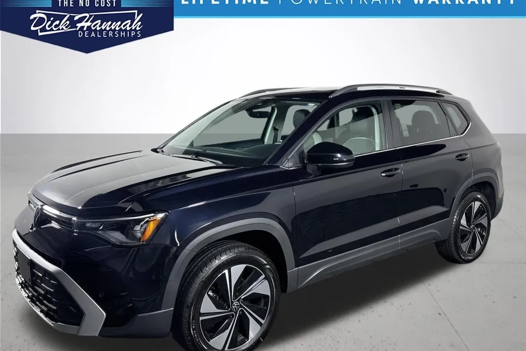 2025 Volkswagen Taos SE photo 1