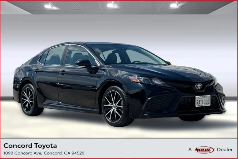 2022 Toyota Camry SE photo 1