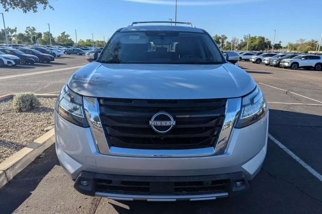 2022 Nissan Pathfinder Platinum photo 1