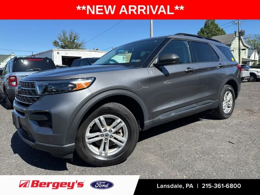 2022 Ford Explorer XLT photo 1