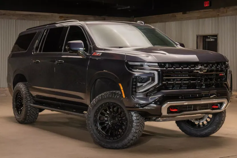 2025 Chevrolet Suburban Z71 photo 1