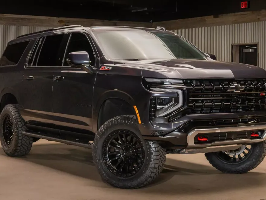 2025 Chevrolet Suburban Z71 photo 1