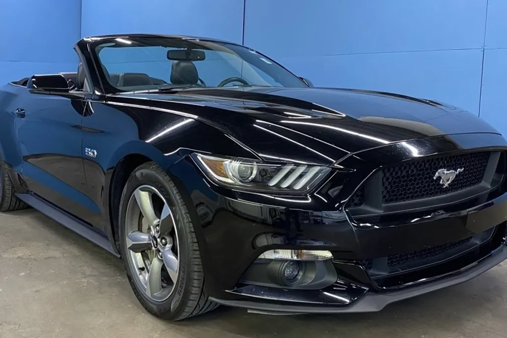 2017 Ford Mustang GT Premium Convertible photo 1