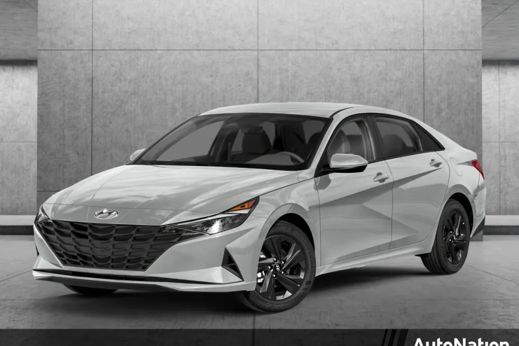 2023 Hyundai Elantra SEL photo 1