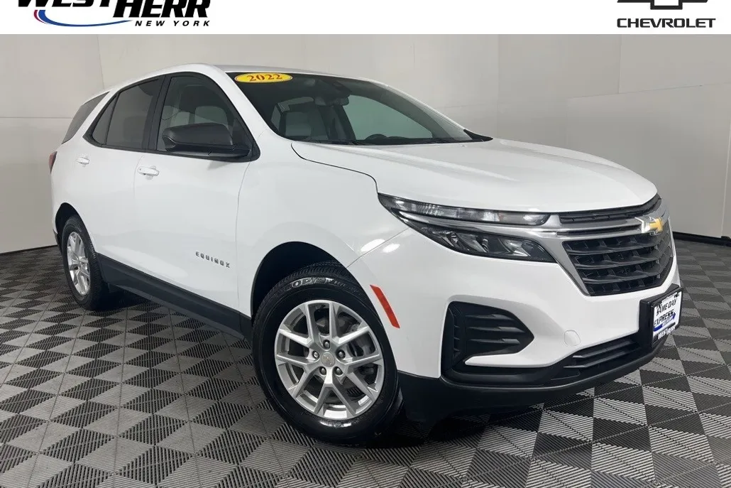 2022 Chevrolet Equinox LS photo 1