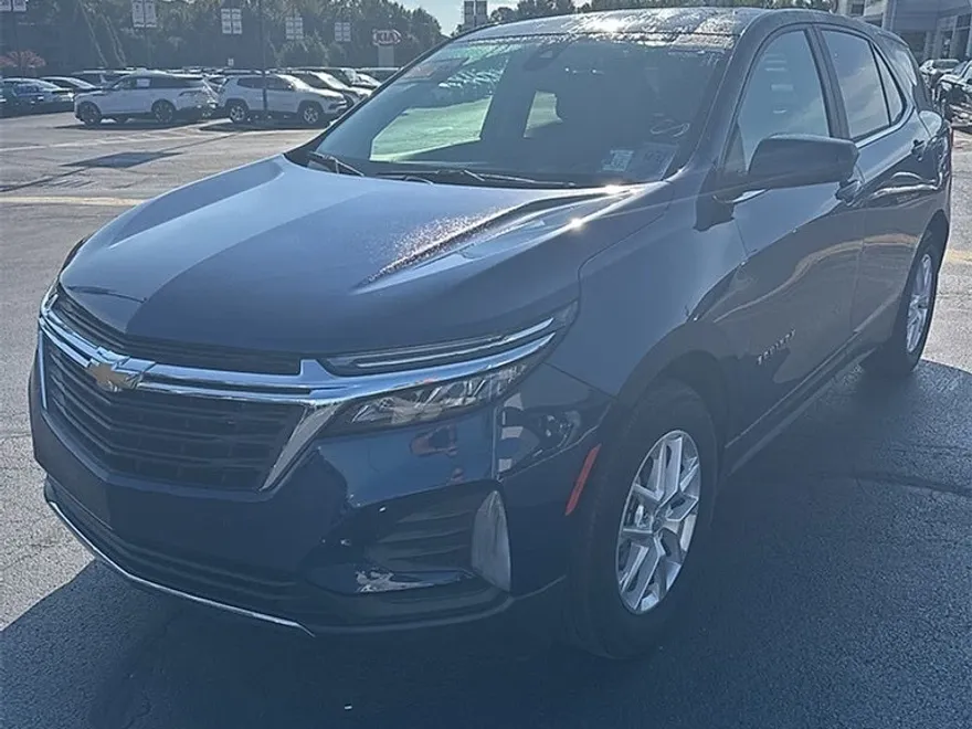 2022 Chevrolet Equinox LT photo 1