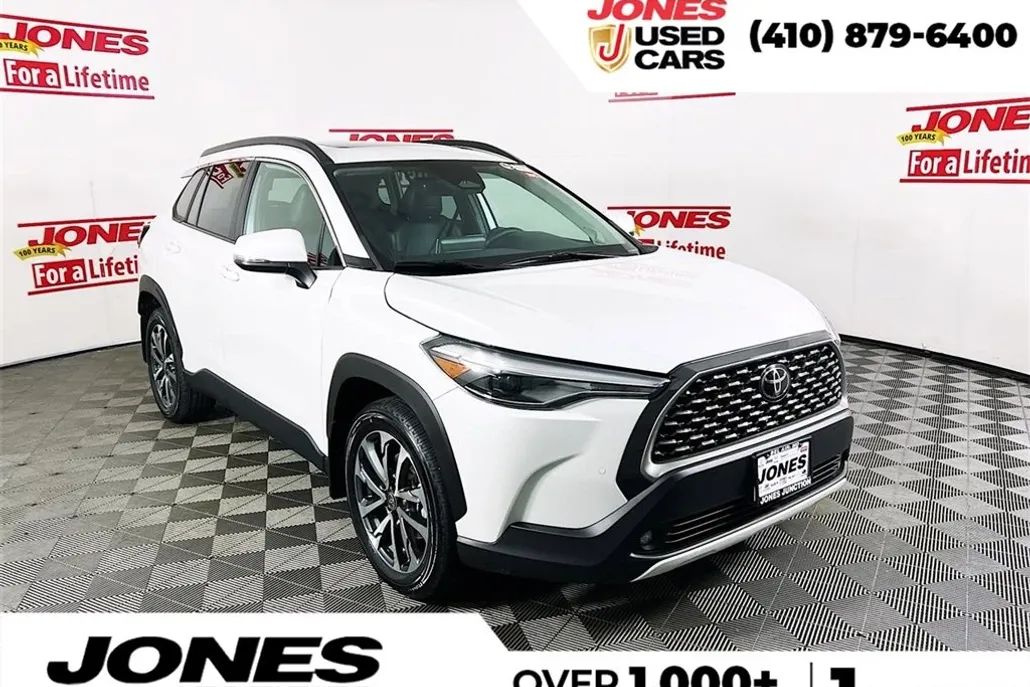 2023 Toyota Corolla Cross XLE photo 1