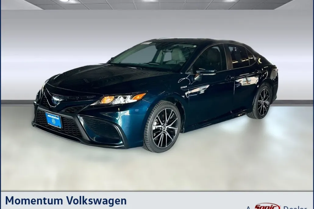 2021 Toyota Camry Hybrid SE photo 1