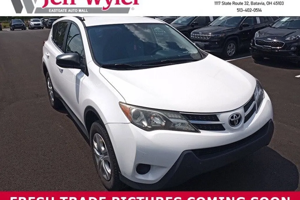 2013 Toyota RAV4 LE photo 1