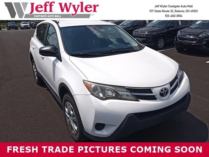 2013 Toyota RAV4 LE photo 1