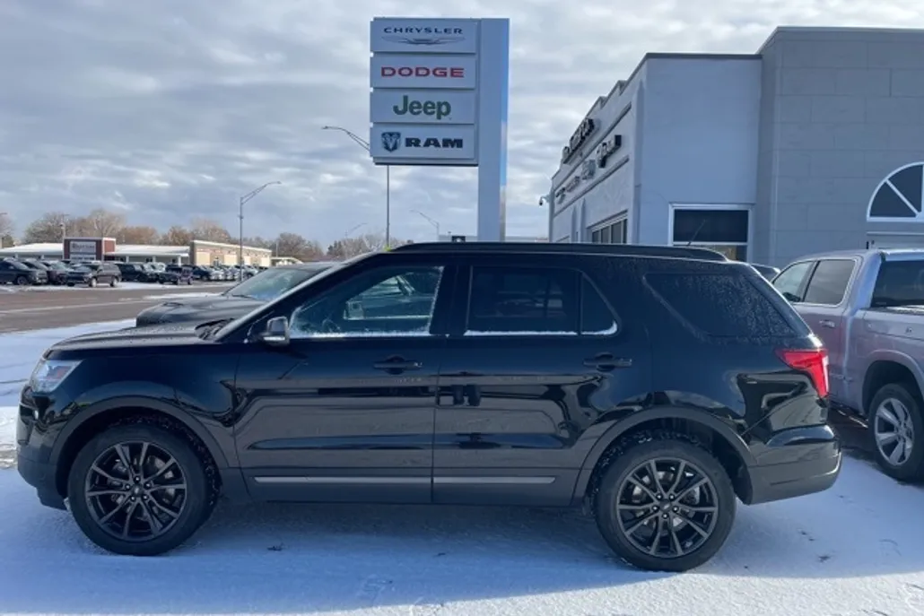 2018 Ford Explorer XLT photo 1