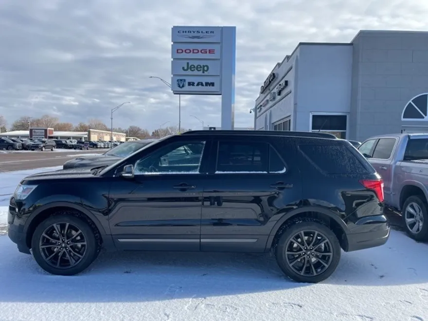 2018 Ford Explorer XLT photo 1