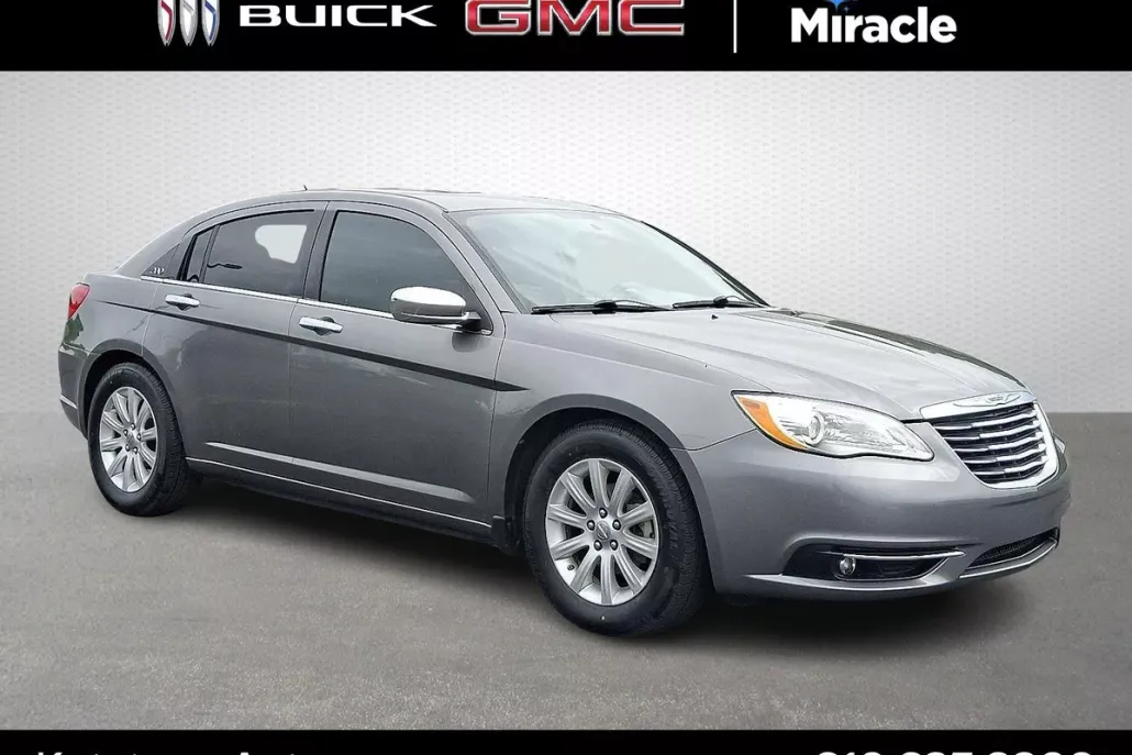2013 Chrysler 200 Limited photo 1