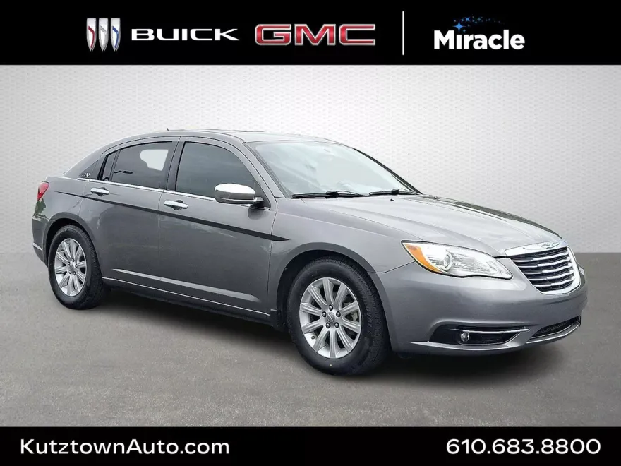 2013 Chrysler 200 Limited photo 1