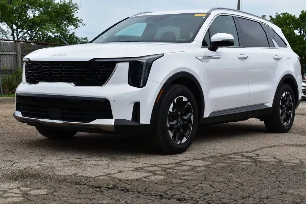 2024 Kia Sorento S photo 1