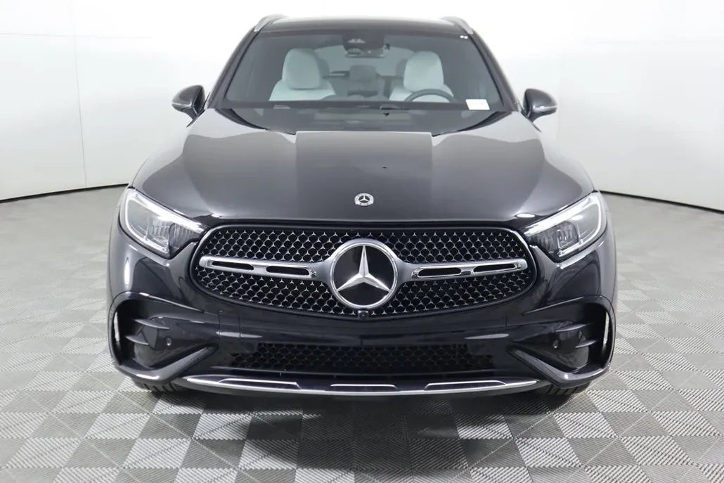 2026 Mercedes Benz GLC 300 photo 1