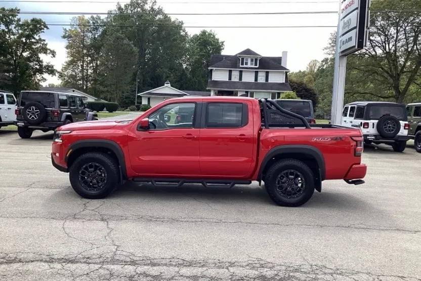 2024 Nissan Frontier PRO-4X Crew Cab photo 1