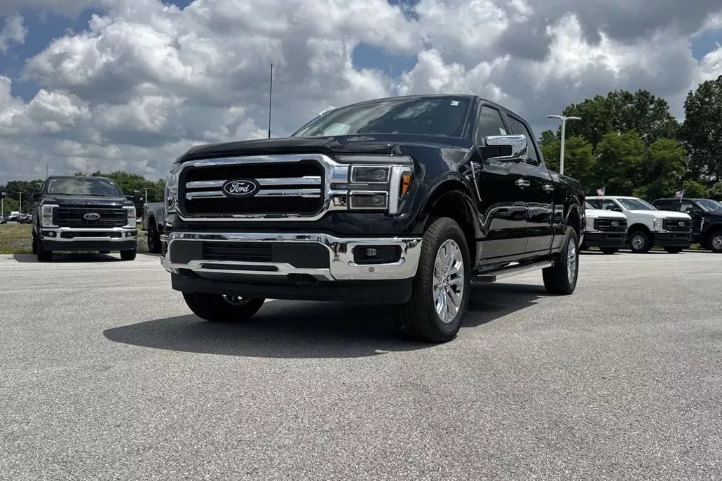 2025 Ford F-150 Lariat photo 1