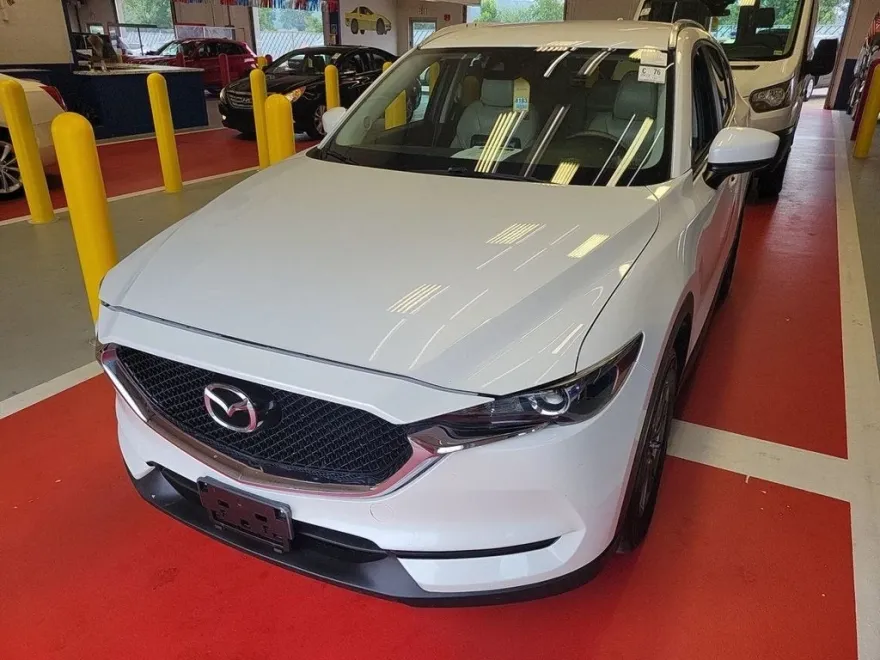 2017 Mazda CX-5 Touring photo 1