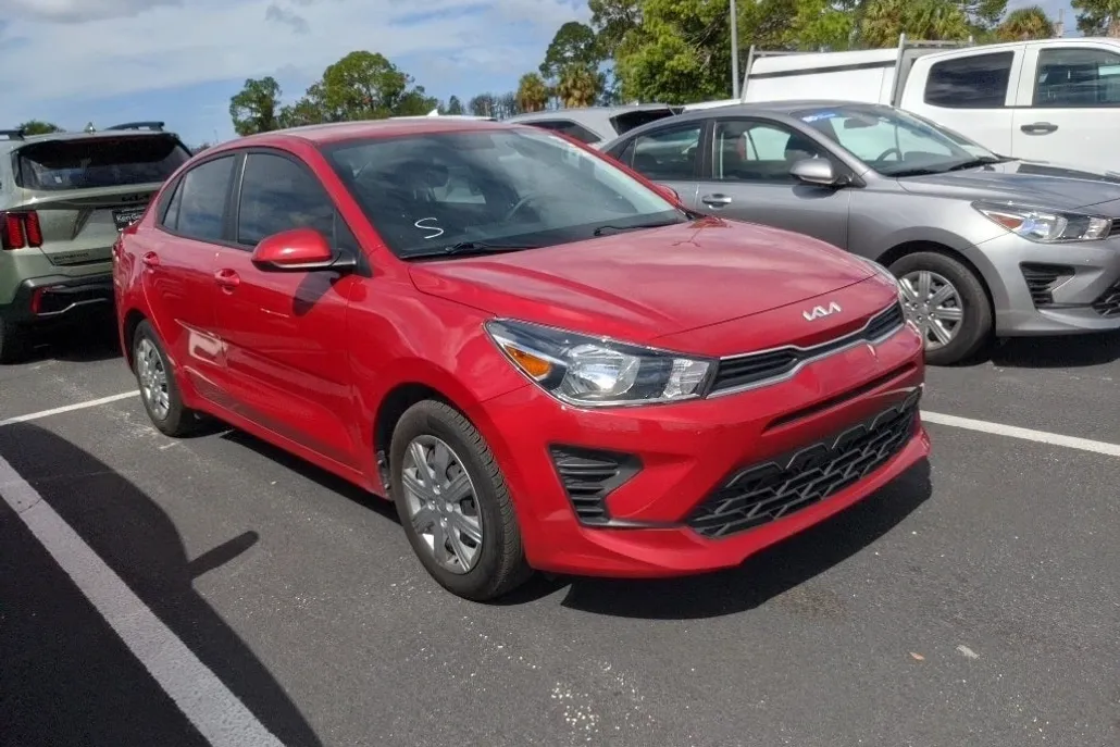 2023 Kia Rio S photo 1