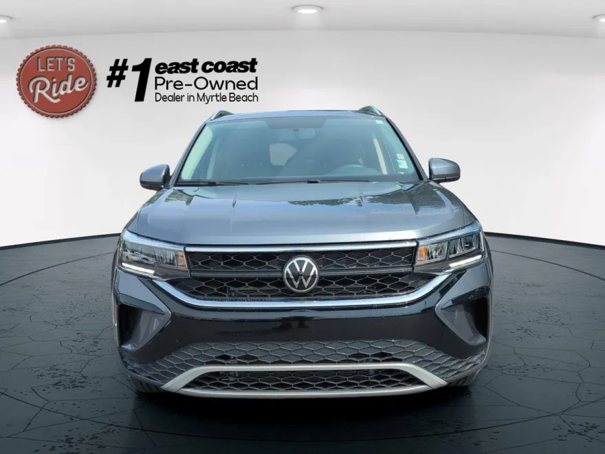 2022 Volkswagen Taos SE photo 1