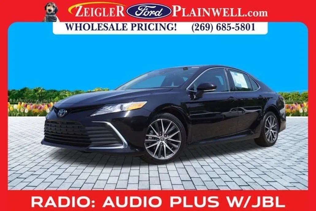 2024 Toyota Camry XLE V6 photo 1
