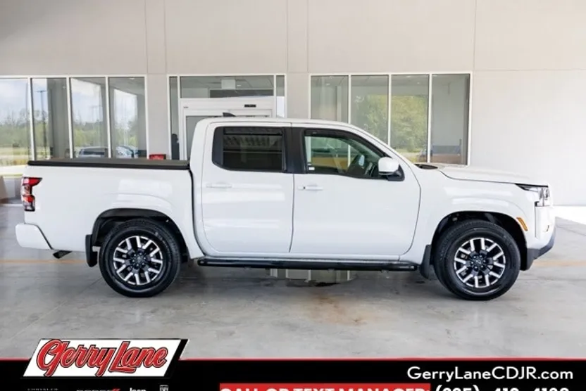 2022 Nissan Frontier SV photo 1
