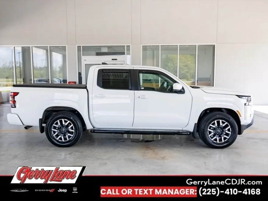 2022 Nissan Frontier SV photo 1